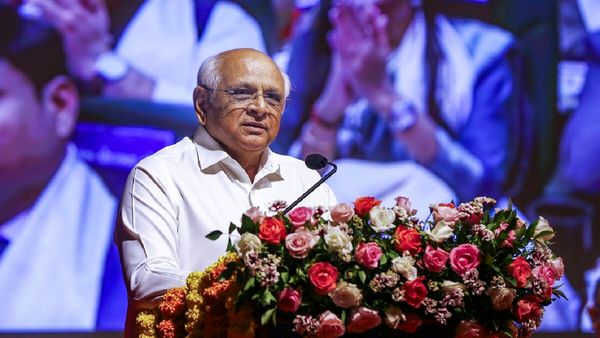 Gujarat News: गुजरात मॉडल पर सवाल? सालभर में दोगुना हुआ घाटा, 42000 करोड़ से ज्यादा का कर्ज चढ़ा