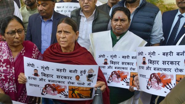 Bihar Politics: बिहार विधान परिषद में हंगामा,राबड़ी देवी समेत विपक्ष के सदस्य क्यों हुए सदन से बाहर