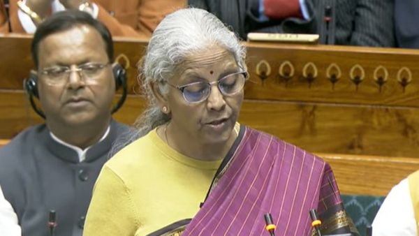 Budget 2026: 'दवा की दुकान' नहीं, अब 'दवाओं का आविष्कारक' बनेगा इंडिया, बॉयोफार्मा के लिए ₹40,000 करोड़ का फंड