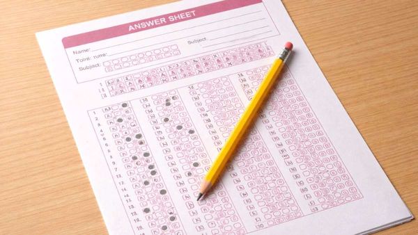 CBSE Class 10th Exam: मैथ्स का पेपर खत्म, कैसा रहा Difficulty Level? आंसर की से लगाएं अपने मार्क्स का अंदाज