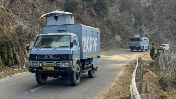 Srinagar: श्रीनगर में बड़ा हादसा, नहर में गिरा CRPF का बुलेटप्रूफ वाहन, 7 जवान गंभीर रूप से घायल