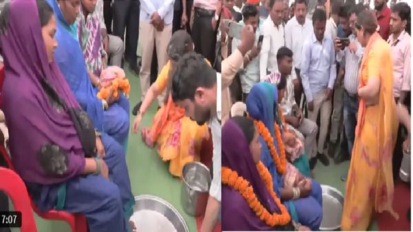 Chhattisgarh Dharm Wapasi: बीजेपी विधायक ने 140 आदिवासियों की कराई 'घर वापसी', MLA ने धोए पैर और पहनाई माला