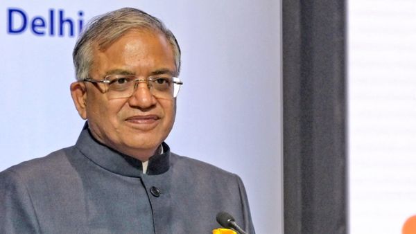 चुनाव आयोग 25 फरवरी को जाएगा तमिलनाडु-पुडुचेरी, विधानसभा चुनाव की तैयारियों का लेगा जायजा