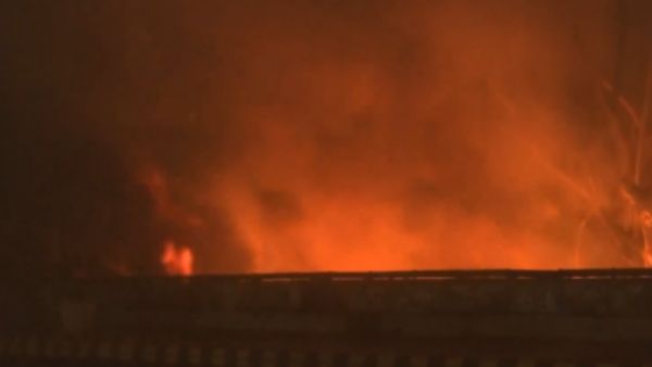 Delhi Fire News: Safdarjung इलाके में NDMC गोदाम में भीषण, 8 फायर इंजन मौके पर, क्या हैं कारण?