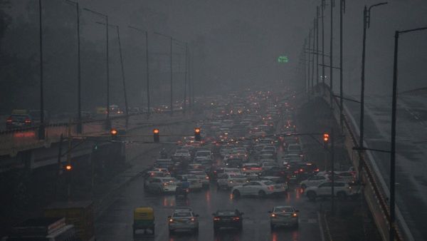 Delhi Weather: बारिश के साथ दिल्ली का बदला मौसम! IMD का येलो अलर्ट,तेज हवाओं के साथ हाड़ कंपाती ठंड की चेतावनी