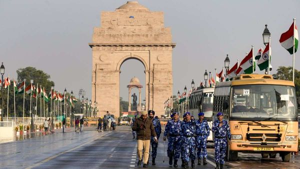 Delhi Aaj Kya Khula Kya Band: कौन से बाजार आज रहेंगे बंद? घर से निकलने से पहले देख लें स्कूल-ऑफिस का अपडेट