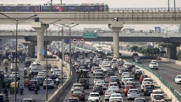 Delhi Aaj Kya Khula Kya Bandh: वैलेंटाइन डे पर बाजारों में बढ़ेगी भीड़, लोक अदालत को लेकर क्या है ट्रैफिक अपडेट?