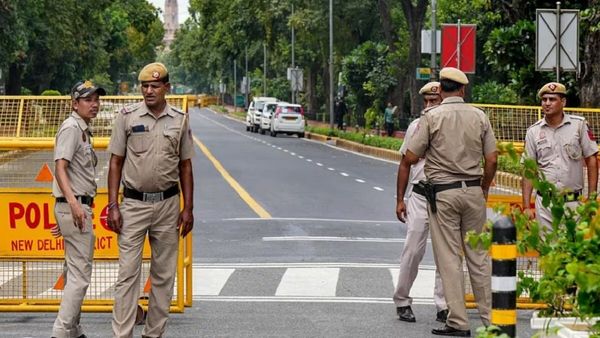 Delhi Terror Alert: दिल्ली पर बड़ा आतंकी साया? लाल किला-चांदनी चौक के मंदिर पर लश्कर-ए-तैयबा की IED साजिश