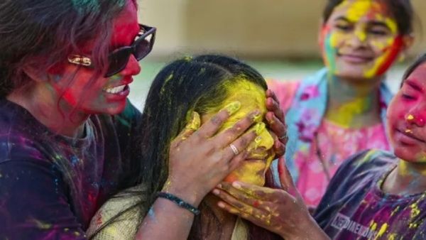 Holi 2026 Kab Hai: होलिका दहन के दूसरे दिन नहीं मनाई जाएगी होली? क्या लगने जा रहा है चंद्र ग्रहण?