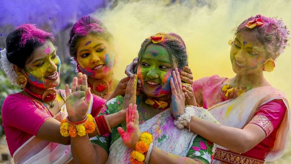 Maharashtra Holi Holiday 2026: महाराष्‍ट्र में होली की छुट्टी कब? जानें बैंक कब रहेंगे बंद