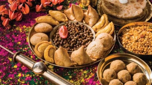 Holi Dishes: होली पर रंगों के साथ लें टेस्टी पकवानों का मजा, ये 7 खास डिशेज खुशियां बिखेर देंगी