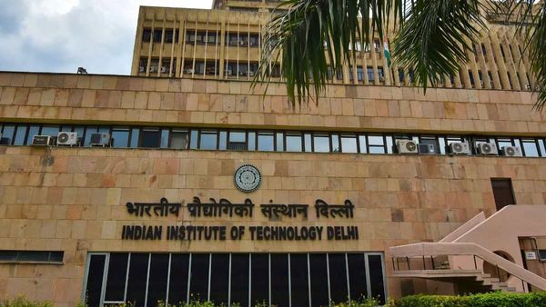 IIT Delhi: 33 साल के PhD डिग्री का रिकॉर्ड सिर्फ 5 साल में टूटा, क्या है IIT दिल्ली की इस कामयाबी का सीक्रेट?