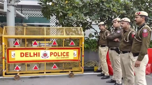 Delhi: 'बांग्लादेश जाकर लूंगा एक्शन', एयरपोर्ट पर पकड़ा गया हिंदू अफसर का हत्यारा, डिपोर्ट होते ही दी धमकी!