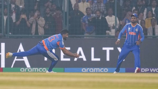 VIDEO: जसप्रीत बुमराह ने हवा में उड़कर लपका 'नामुमकिन' कैच, जादुई फील्डिंग देख अक्षर पटेल हैरान