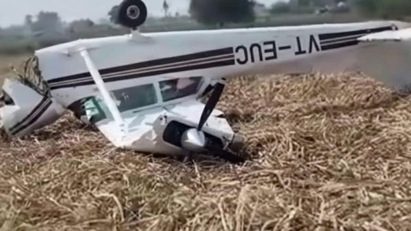 कर्नाटक के विजयपुरा में निजी जेट हुआ क्रैश, मैंगलोर गांव के खेत में गिरा विमान, दो लोग हुए घायल