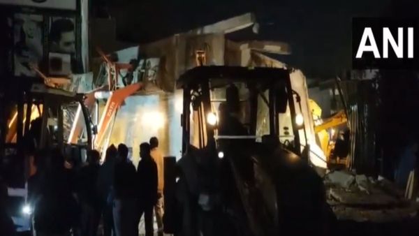 Kota Building collapses: कोटा में भरभरा कर गिरी बिल्डिंग, 1 की हुई मौत, मलबे में दबे 15 लोगों को बचाया गया