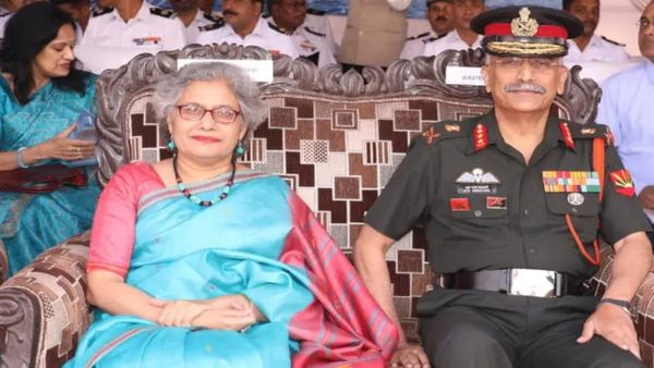 Love Story: बचपन की दोस्त से की है EX-आर्मी चीफ Naravane ने शादी, कौन हैं पत्नी? दिलचस्प है प्रेम कहानी