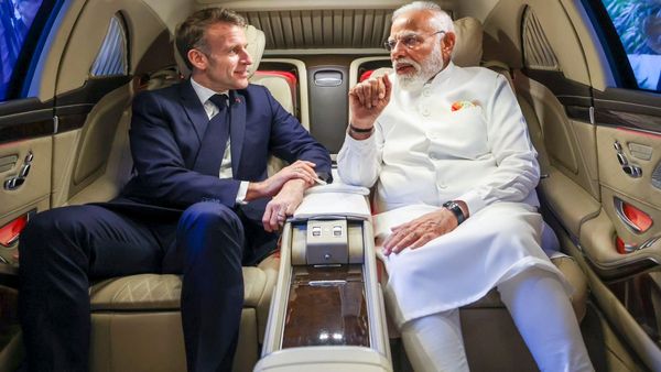 Macron In India: आखिर फ्रांस में क्या बचाना चाहते हैं मैक्रों? हड़बड़ी में पहुंचे Mumbai, 5 प्वॉइंट में समझें