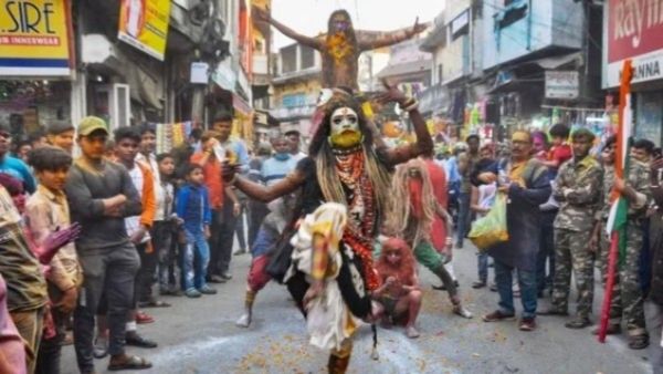 Masan Holi Varanasi 2026 Date: क्यों खेली जाती है श्मशान घाट में होली? क्या है इसका महत्व? 
