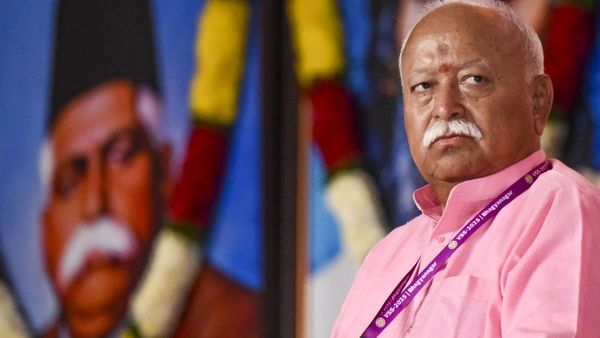 'अगर 1.25 करोड़ हिंदू', बांग्लादेश में हिंदुओं पर हमले के बीच RSS चीफ का बड़ा ऐलान
