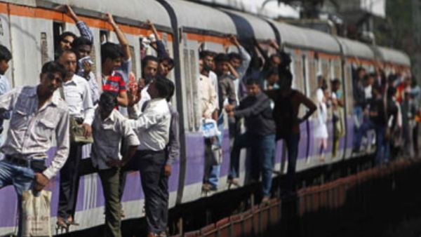 Mumbai local train: मुंबई लोकल ने लील ली एक और जिंदगी, 12वीं के छात्र की ट्रेन से गिरकर मौत,कैसे हुआ ये हादसा