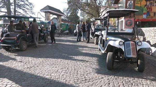 मसूरी में अब नहीं थकेंगे पैर! मॉल रोड पर चलेगी गोल्फकार्ट, देश का पहला ऐसा हिल स्टेशन बना 'पहाड़ों की रानी'