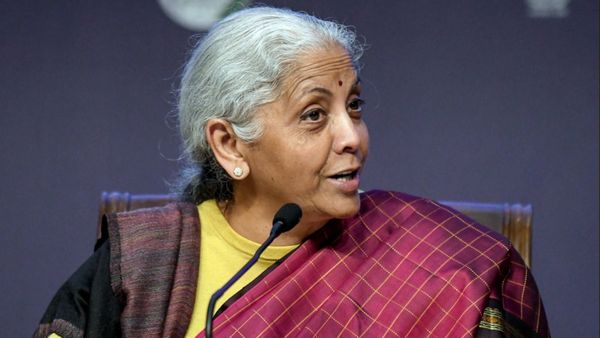 मिडिल क्लास के लिए बजट में क्या है? पत्रकार ने पूछा सवाल तो हिचकते हुए सीतारमण बोलीं-Awwwwww...,Video Viral