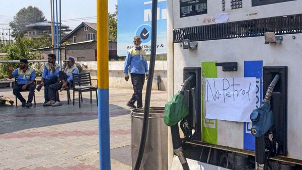 अगर दुनिया में आया तेल संकट तो भारत के पास कितने दिन का है पेट्रोल भंडार? सरकार ने बताया