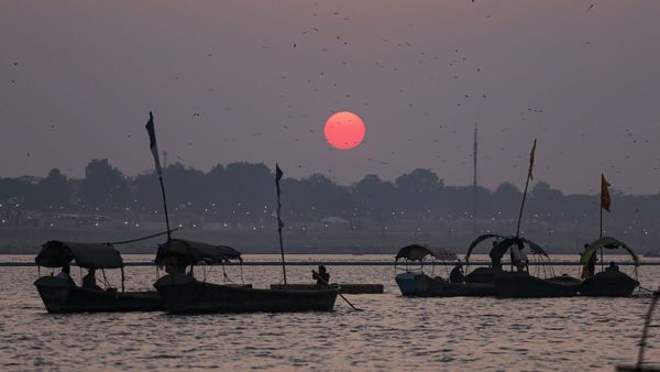 UP Weather Today: फिर लौटेगी कड़ाके की ठंड? IMD ने जारी किया अलर्ट, घर से निकलने से पहले देख लें अपडेट