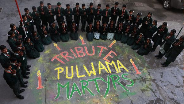 Pulwama Attack 7th Anniversary: शहादत के 7 साल! जब 40 जवानों के लहू से लाल हुई थी घाटी, आज भी जिंदा है वो दर्द