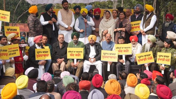 Punjab AAP: दलित नेताओं पर कांग्रेस के बयानों के खिलाफ आम आदमी पार्टी का चंडीगढ़ में हल्ला बोल