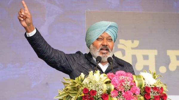 Punjab: कलानौर में श्मशानघाट से नशा तस्कर गिरफ्तार, हरपाल चीमा बोले- 'भगवंत सरकार ने तोड़ी नशा तस्करों की कमर'
