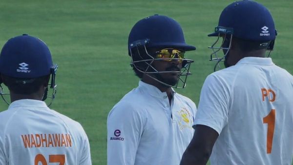 रणजी ट्रॉफी फाइनल में मैदान पर बवाल, लाइव मैच में खिलाड़ी को मारी टक्कर, BCCI ने सुनाई कड़ी सजा