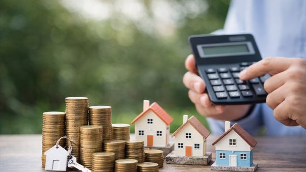 RBI Monetary Policy: रेपो रेट नहीं बढ़ा, होम लोन से रियल एस्टेट तक आम आदमी को कैसे मिलेगा फायदा?