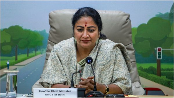 Delhi Free Scheme: दिल्ली में अब फ्री गैस सिलेंडर! PNG यूजर्स को भी ₹853, देखें किसको क्या मिलेगा?