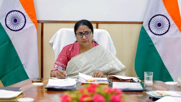 दिल्ली की सड़कों की किस्मत बदलने वाला फैसला! CM रेखा गुप्ता ने पास किए 802 करोड़ के मेगा प्रोजेक्ट
