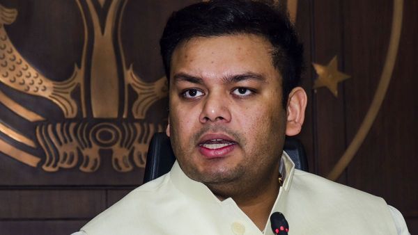 UP Teacher Recruitment: यूपी में टीचर्स की भर्ती होगी या नहीं? शिक्षा मंत्री ने खाली पदों को लेकर दिया अपडेट