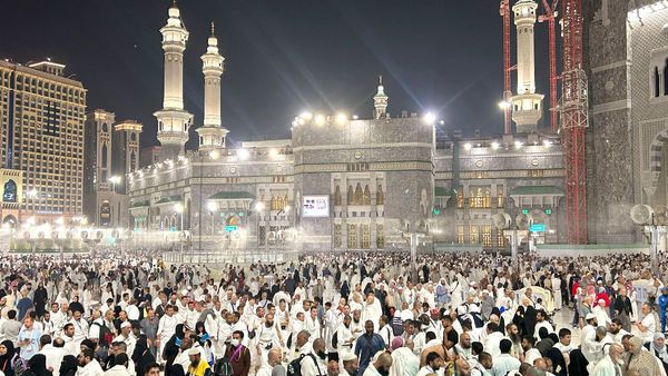 Saudi Ramdan 2026: रोजा रखने वाले न हों कन्फ्यूज, सऊदी में इस तारीख से रमजान शुरू, कैसे हुआ तय?