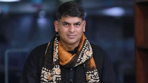 The Lallantop छोड़ने के बाद बॉलीवुड ब्यूटी के साथ दिखे Saurabh Dwivedi, वायरल वीडियो देख चकराया फैंस का सिर!