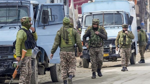 Srinagar News: श्रीनगर हाईवे पर बिछी थी मौत की चादर! सुरक्षा बलों ने नाकाम की बड़ी आतंकी साजिश