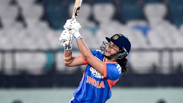 स्मृति मंधाना के सिर सजा साल 2025 का बेस्ट ताज, अवॉर्ड मिलने पर क्रिकेटर हुईं भावुक