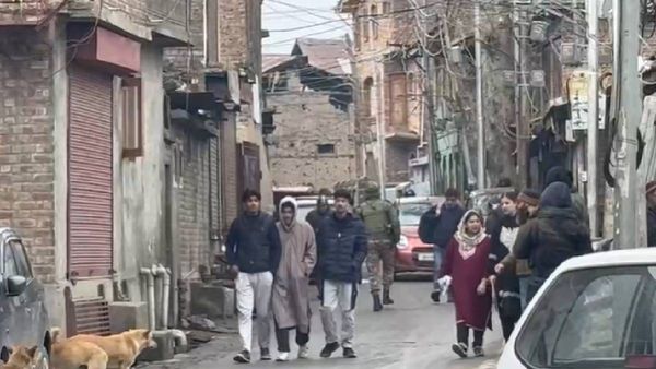 Srinagar NIA Raid: श्रीनगर में NIA ने संदिग्ध के घर पर छापा मारा, मुनीर अहमद शाह नाम का क्या रहस्य?