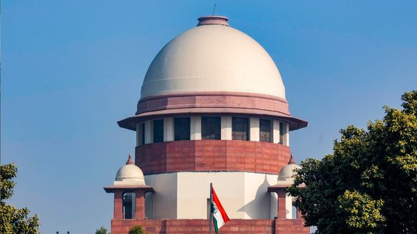 SC on Pre-marital Sex:'हम पुराने ख्यालों के हैं’ प्री-मैरिटल सेक्स पर सुप्रीम कोर्ट की टिप्पणी पर छिड़ी बहस