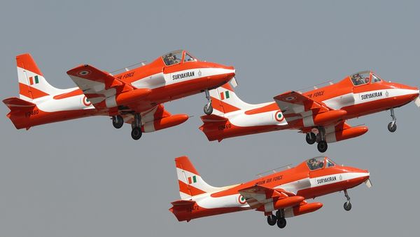 Jaipur Airshow Surya Kiran:  जलमहल में सूर्यकिरण का एयर शो, 9 में से 3 पायलट पिंक सिटी से, जानें कौन हैं?