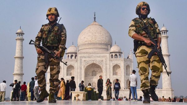 Taj Mahal No Entry 10 February: कल ढाई घंटे के लिए ताजमहल में 'नो एंट्री', Teddy Day पर पर्यटकों को बड़ा झटका