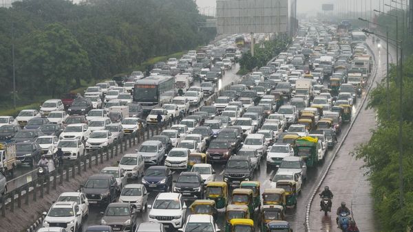 Traffic Alert: गाजियाबाद से मेरठ जाने वालों के लिए अलर्ट! घर से निकलने से पहले देख लें ट्रैफिक प्लान