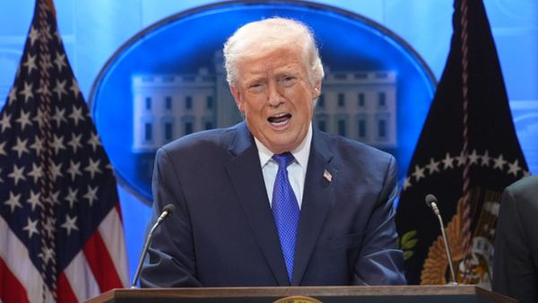 ट्रंप ने नहीं मानी हार, सुप्रीम कोर्ट के फैसले के बाद भी दुनिया भर के देशों पर इतने फीसदी बढ़ा दिया टैरिफ