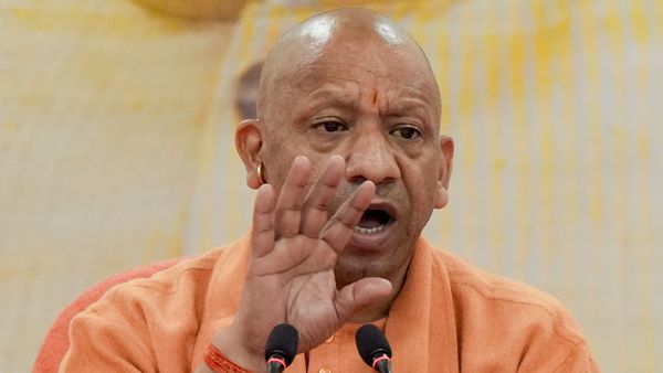 UP News: 68000 सरकारी कर्मचारियों पर चला योगी का हंटर, एक गलती पर रोक दी तन्ख्वाह, जानें कारण