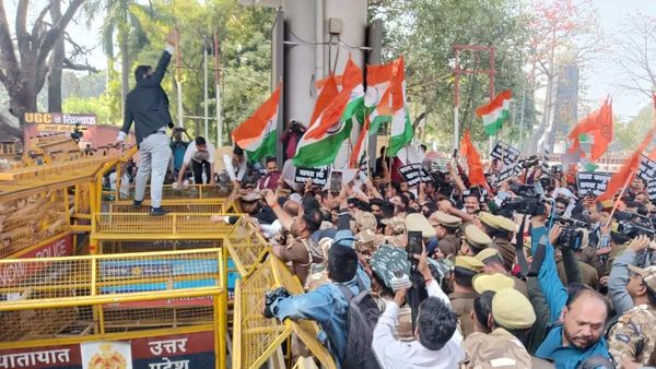 Lucknow News: लखनऊ की सड़कों पर उतरा सवर्ण समाज! UGC के नए नियमों के खिलाफ किया प्रदर्शन