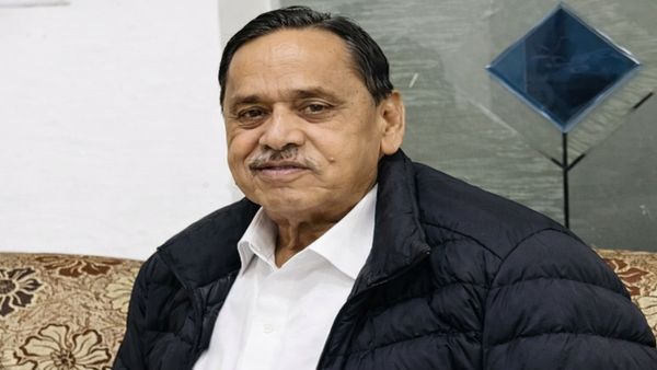 UP Politics: अखिलेश की मौजूदगी में Naseemuddin Siddiqui समाजवादी पार्टी में शामिल, कभी थे BSP के बड़े नेता